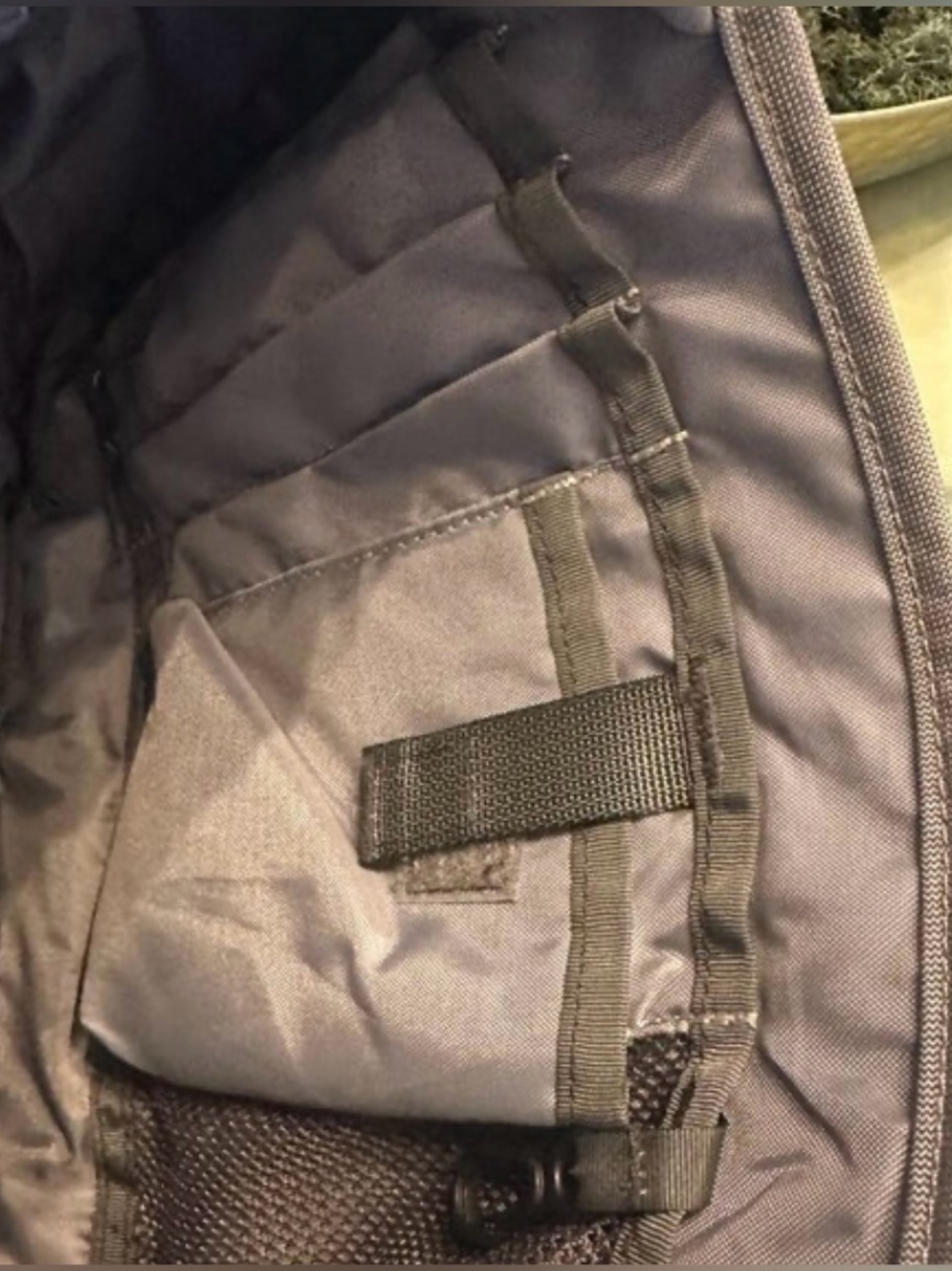 Patagonia Gray Canvas Messenger Bag with Pink Zip - Picture 5 of 6